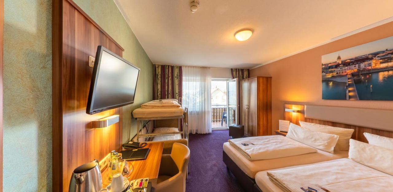 Hotel Loewen Меккенбойрен Экстерьер фото