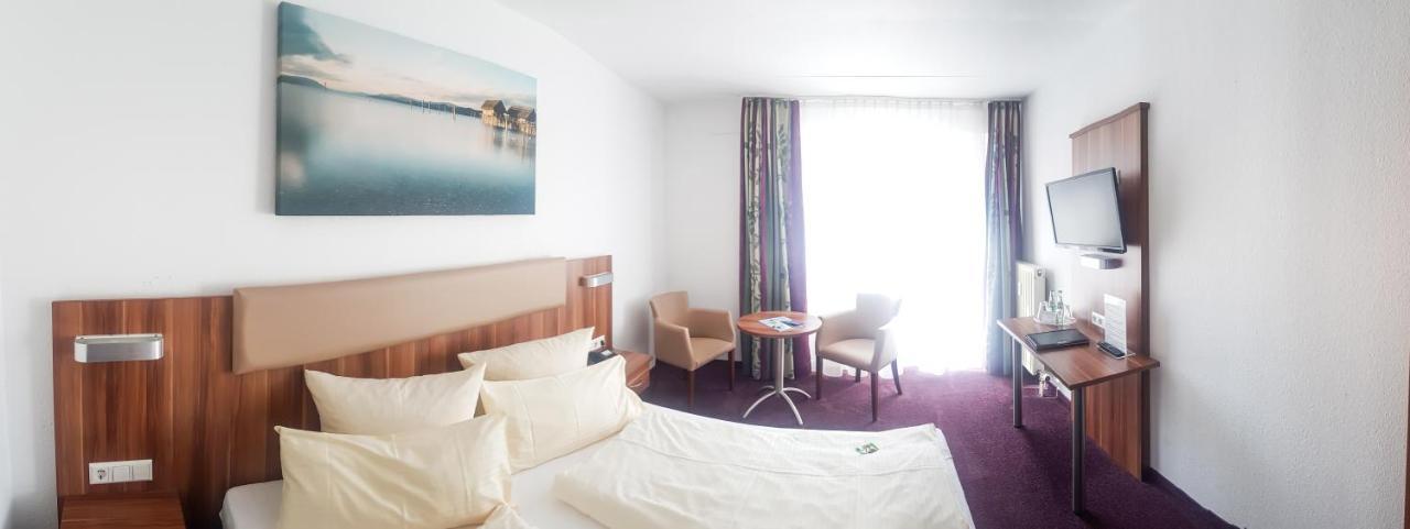 Hotel Loewen Меккенбойрен Экстерьер фото