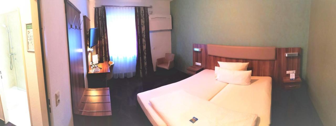 Hotel Loewen Меккенбойрен Экстерьер фото