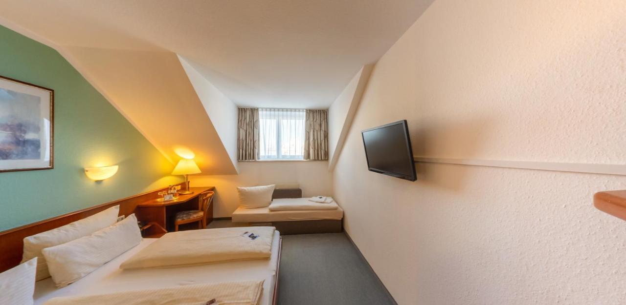 Hotel Loewen Меккенбойрен Экстерьер фото