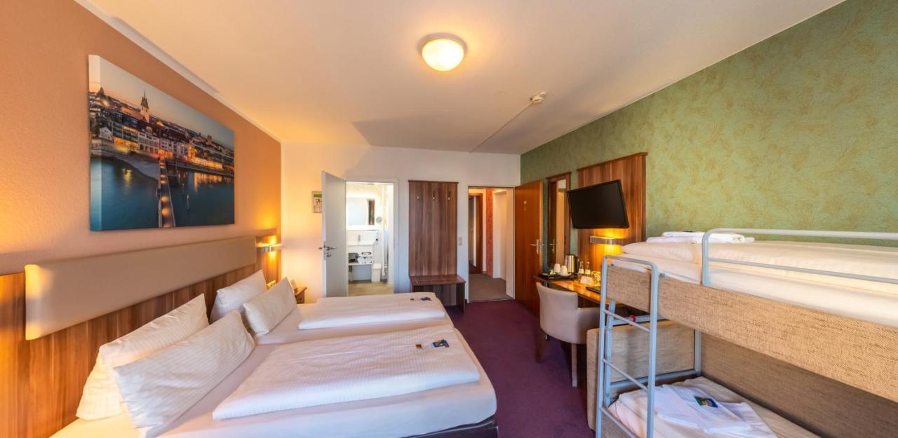 Hotel Loewen Меккенбойрен Экстерьер фото