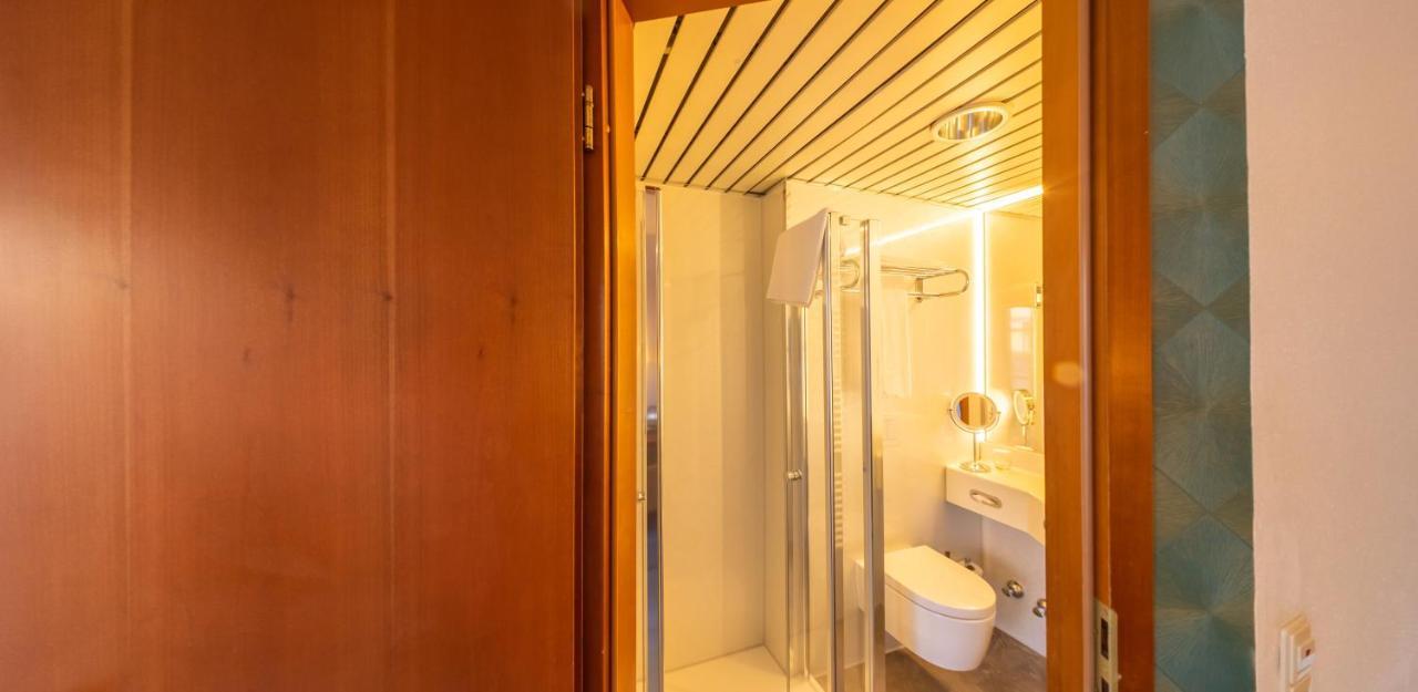 Hotel Loewen Меккенбойрен Экстерьер фото