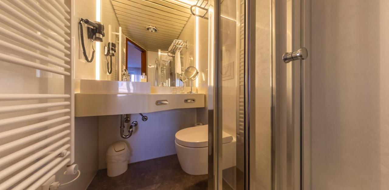 Hotel Loewen Меккенбойрен Экстерьер фото