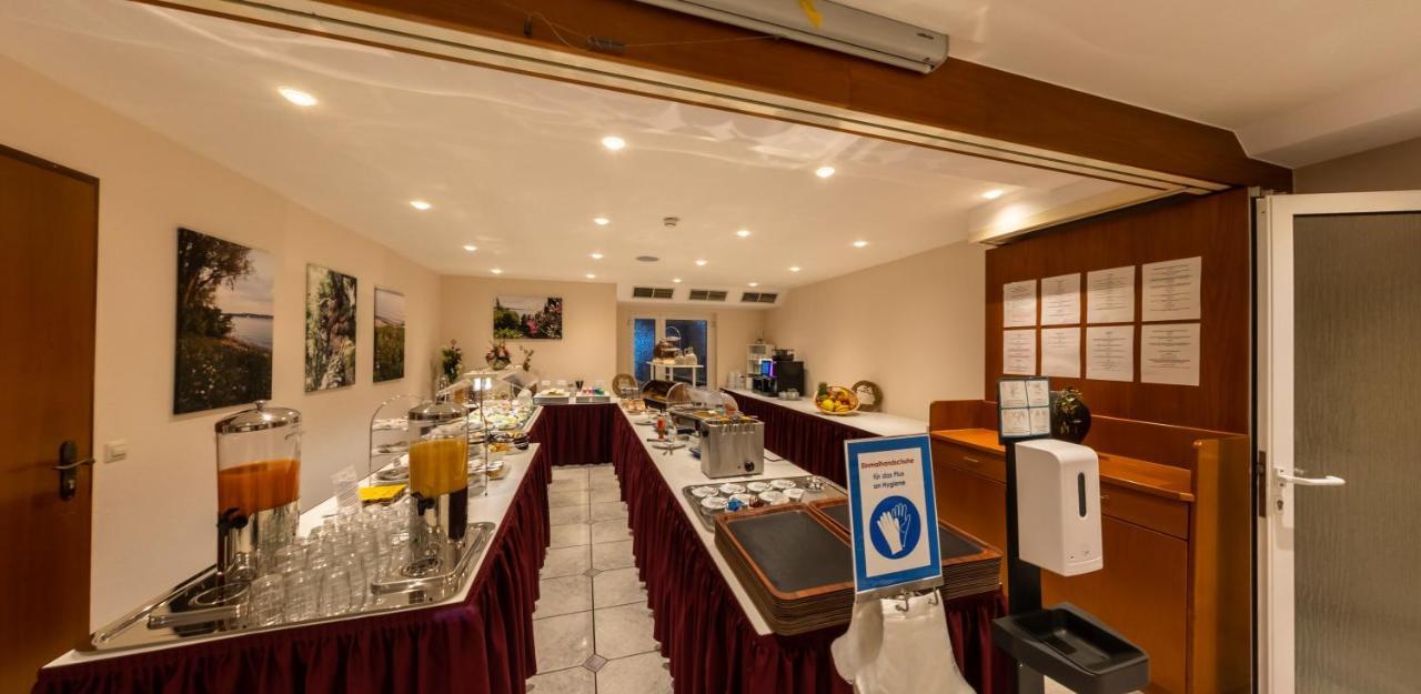 Hotel Loewen Меккенбойрен Экстерьер фото