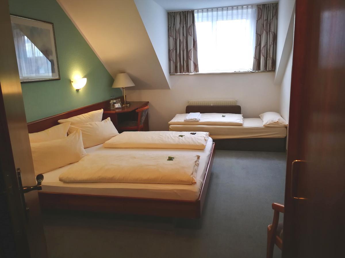 Hotel Loewen Меккенбойрен Экстерьер фото