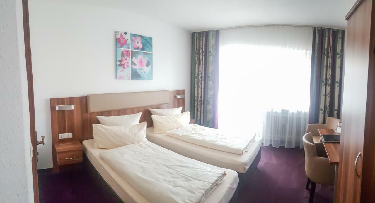 Hotel Loewen Меккенбойрен Экстерьер фото
