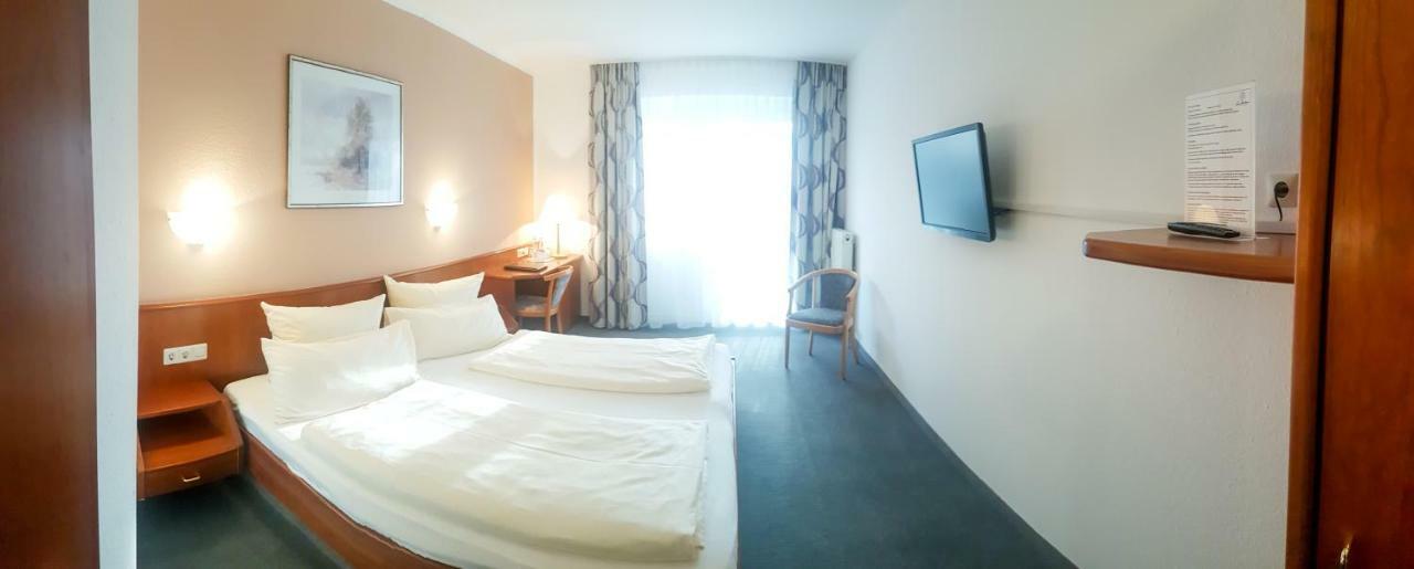 Hotel Loewen Меккенбойрен Экстерьер фото